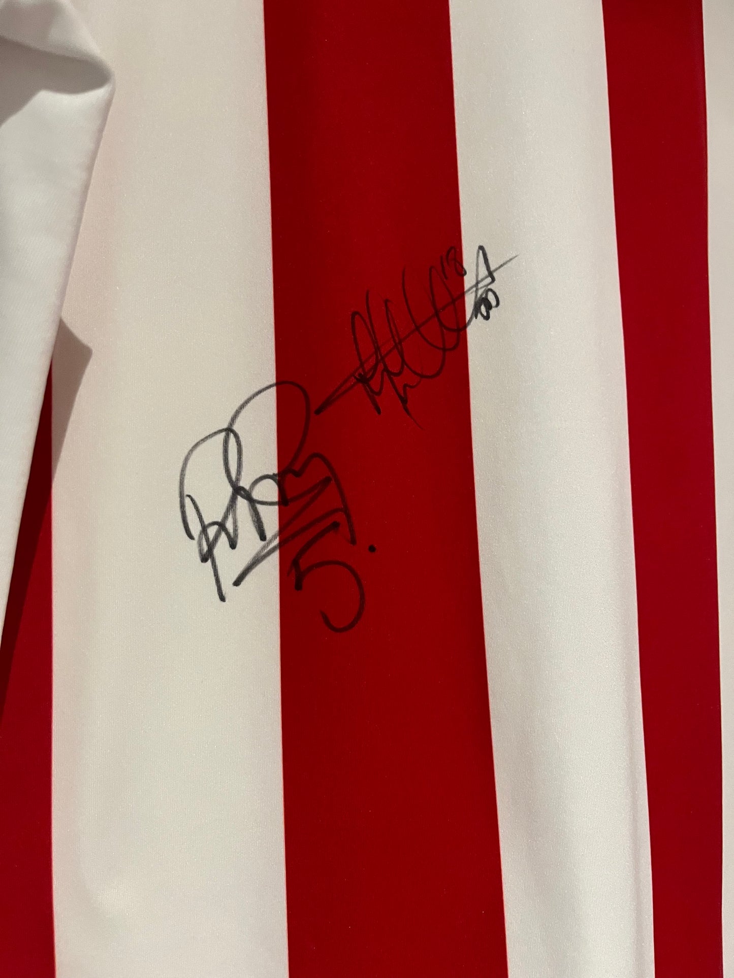Sunderland - 2015/16 - XL
*Árituð af Wes Brown og Jermain Defoe*