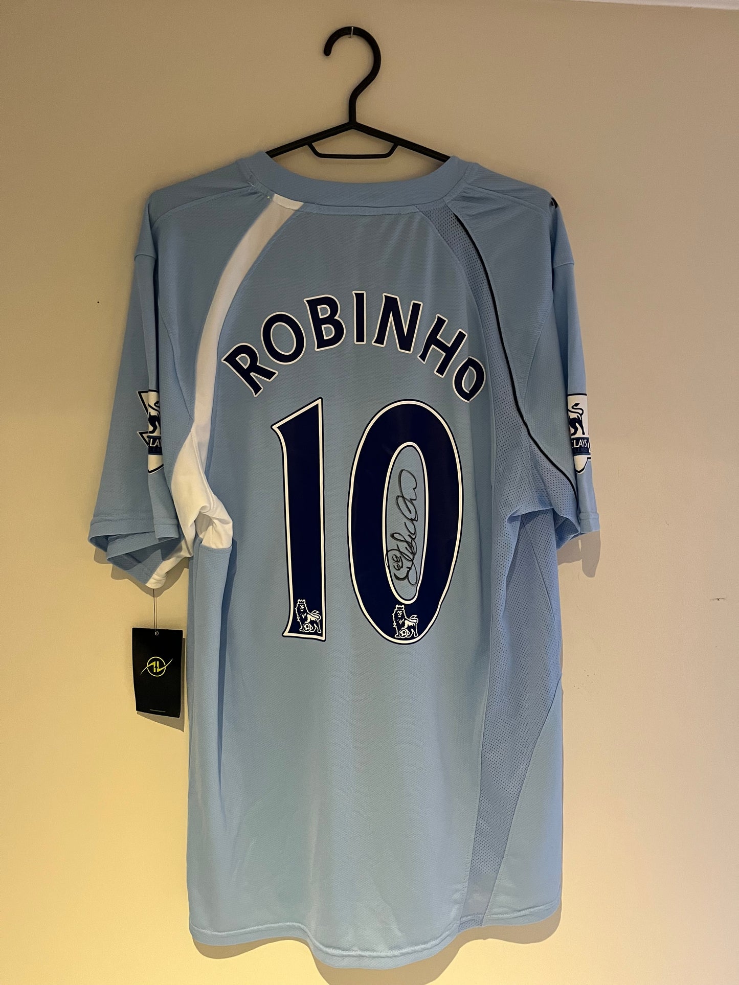 Manchester City - 2008/09 - XL
*Árituð af Robinho með vottorði um aðkenningu*