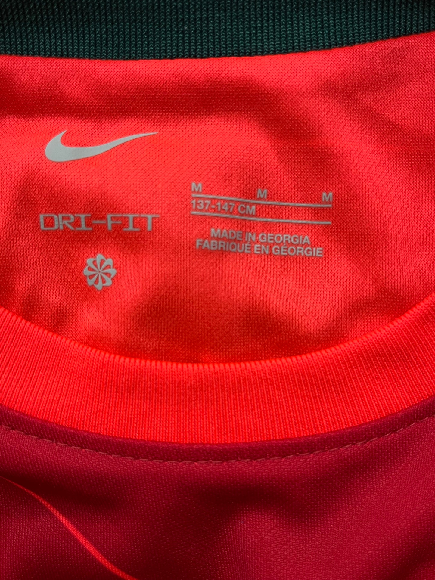 Liverpool 2021/22 Barnatreyja - Stærð: M barna