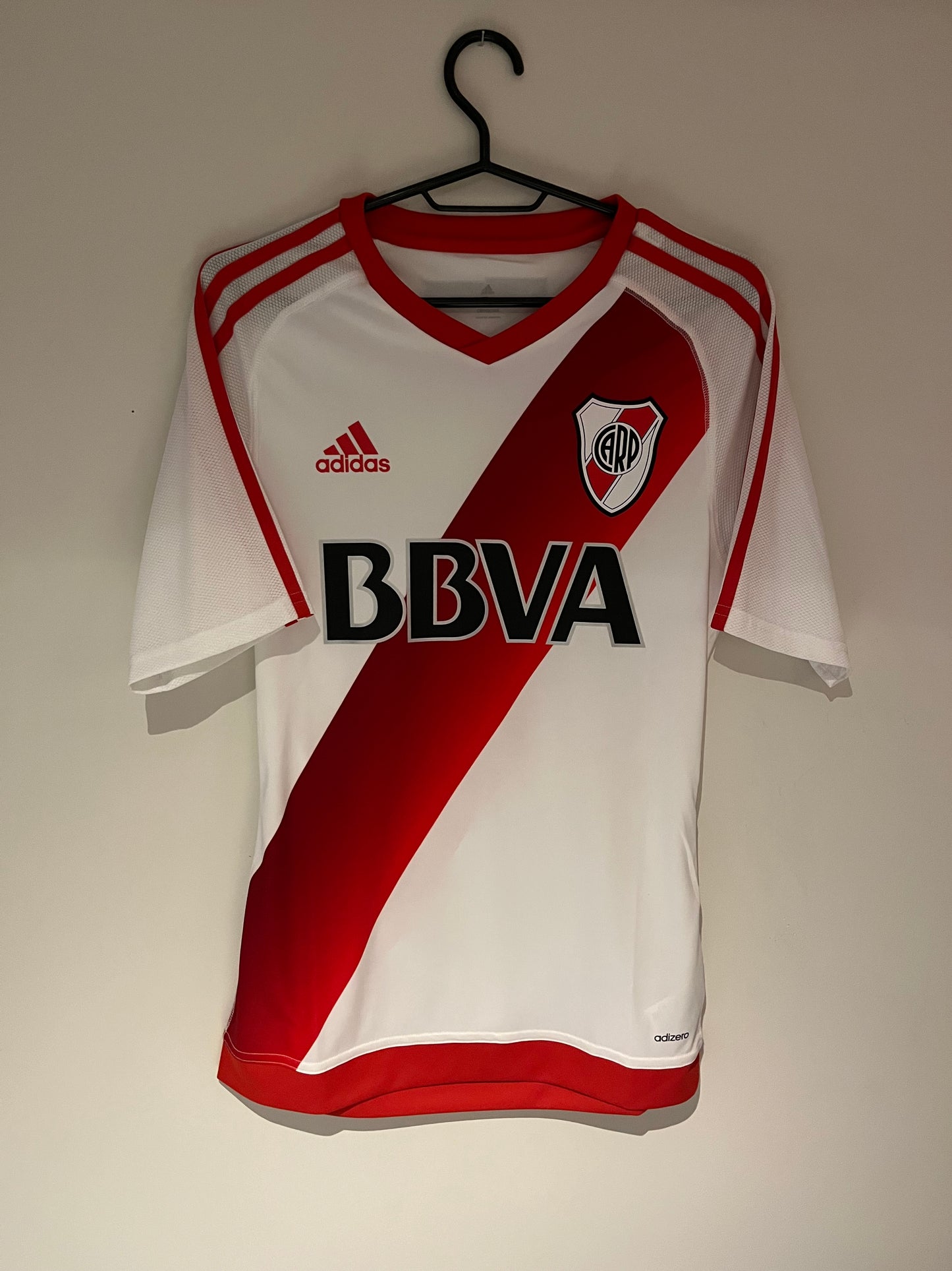 Riverplate - 2016/17 - Heima - S
Ástand: Frábært
*H.Crespo*