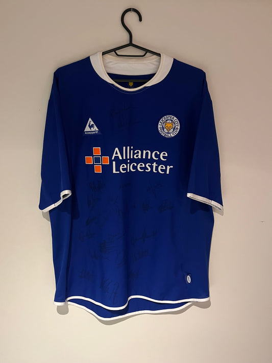 Leicester - 2003/05 - L
*Árituð af öllu liðinu meðal annars Jóhannesi Karli Guðjónsson*